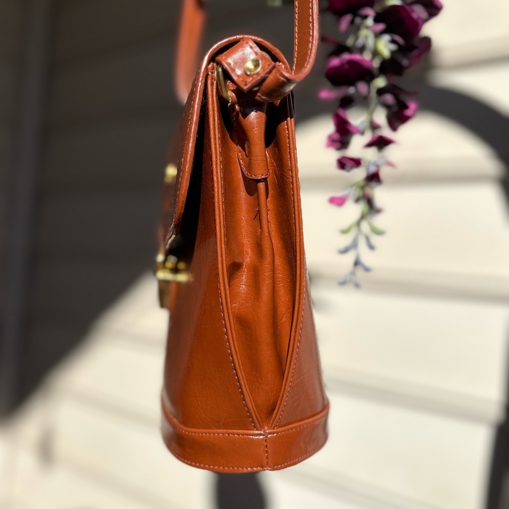 Vintage Brown Leather Crossbody | Moda Italia | Classic Saddle Style - Picture 5 of 9